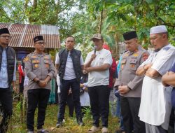 Bupati Solok Ikuti Gotong Royong Bedah Rumah Tak Layak Huni di Nagari Muaro Paneh