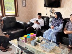 Patuhi Administrasi Berkendara, Wabup Solok Bersama Istri Lakukan Pengurusan SIM di Polres Arosuka