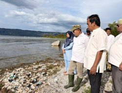 Wakil Bupati Solok Tinjau Penumpukan Sampah di Danau Singkarak, Ini Merusak Ekosistem Danau