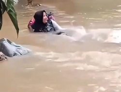 Viral! Bidan di Pasaman Seberangi Sungai Demi Menolong Warga, Wagub Vasko Salut dan Apresiasi