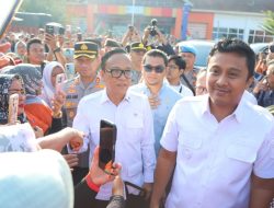 Ratusan Karyawan PT Bumi Sarimas Sampaikan Keluhannya Kepada Menteri dan Wagub Sumbar