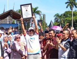 Plt Sekwan,dan Kadispora Sumbar Sambut HUT RI, Ribuan Peserta Ikut Jalan Santai Parade Merah Putih