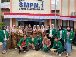 Mahasiswa KKN Unand Bagi- Bagi Hadiah Sambil Edukasi di SMPN 1 V Koto Kampung Dalam, Padang Pariaman