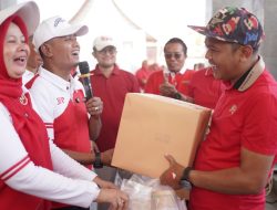 Pemkab Solok Bersama Baznas Salurkan Bantuan Sembako dalam Rangka HUT RI ke-80