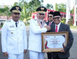 Tiga Tokoh Dianugerahi Penghargaan oleh Pemprov Sumbar pada Momentum HUT ke-80 RI