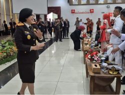 Forkopimda Sumbar Meriahkan Nonton Bareng Upacara HUT ke-80 RI dengan Joget Tabolabale