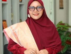 Resmi Dilantik, Prof. Dr. Ike Revita Sah Jabat Dekan FIB Unand