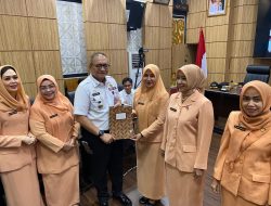 Dikukuhkan, DWP Padang Diharapkan Profesional dan Berikan Dampak Nyata