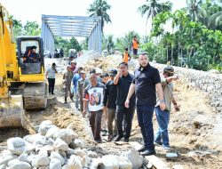 Walikota Fadly Amran Tinjau Lokasi Proyek Pemasangan Batu Bronjong di Batipuh Panjang