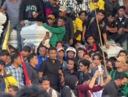 Apresiasi Mahasiswa, Wagub Vasko Turut Hadir di Tengah Kerumunan Demostrasi