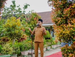 Jadi Pembina Upacara di SMAN 1 Kubung, Wabup Tekankan Pentingnya Pendidikan dan Moral Generasi Muda