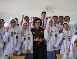 Yuni Daru Winarsih Pimpin Langsung Program Jaksa Mengajar di SMAN 3 Padang