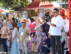 Bupati Pasaman Welly Suhery dan Wakil Parulian Dalimunthe Lepas Ribuan peserta Pawai Alegoris Pelajar