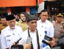 Tinjau Pasar Lubuk Buaya, Mentan Amran Pastikan Pemerintah Masifkan Beras SPHP untuk Jaga Harga
