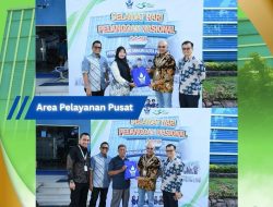 Direksi Perumda Air Minum Padang Turun Langsung Sambut Pelanggan di Harpelnas 2025