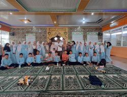 Civic Education Bentuk Karakter Calon Pemimpin Demokratis Sejak Dini Bagi Pengurus OSIS SMPN 31 Padang