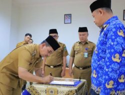 Wabup Pasaman Parulian Lantik Sejumlah Pejabat Disdukcapil