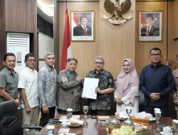 Pansel KPID Serahkan Dokumen Hasil Psikotes Kepada Ketua DPRD Sumbar