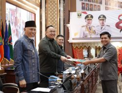 DPRD Sumbar Gelar Paripurna Pandangan Umum Fraksi-Fraksi Terhadap Ranperda APBD 2026