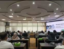 Ketua DPRD Sumbar Muhidi Didampingi Komisi V,Terima Audiensi 150 Guru Honor R4