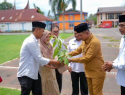 Bupati Solok Ikut Serta Tanam Bibit Pohon dalam Program “Catin Nampak”