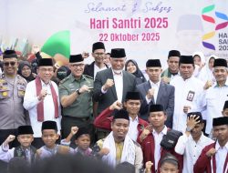Hari Santri 2025, Gubernur Mahyeldi Beri Penghargaan untuk Lima Santri Berprestasi