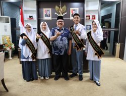 Muhidi Dukung Empat Pelajar Sumbar Ikuti Parlemen Remaja 2025