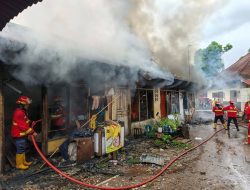 4 Petak Rumah Kontrakan di Alang Laweh Terbakar, Kerugian Ditaksir Rp400 Juta