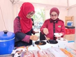 Ayo..! Nyicip Rendang Bu Ning di Arena AYCM 2025