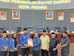 DPRD Padang Gelar Paripurna Penyampaian Pendapat Akhir Fraksi Fraksi Terhadap Dua Ranperda Strategis