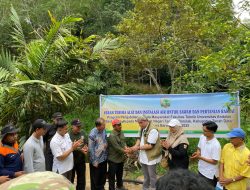 Fakultas Teknik Unand Serahkan Pump Tenaga Surya Kepada Petani Tanjung Barulak Tanah Datar