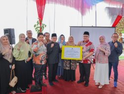 Ketua DPRD Sumbar Muhidi Serahkan Bantuan UEP untuk Perkuat Kemandirian PSAA Aisyiyah Ampang