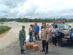Polres Pasaman Barat Melalui Polsek Jajaran Salurkan Bantuan untuk Masyarakat Terdampak Banjir