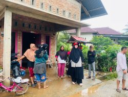 Anggota DPRD Sri Kumala Dewi Salurkan Bantuan untuk Korban Banjir Bandang di Batang Kapas