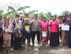 Kapolres Pasaman Barat dan Ketua Bhayangkari Salurkan Bantuan Lanjutan dan Layanan Berobat Gratis di Kecamatan Sasak Ranah Pasisie