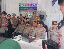 Wakapolri Tinjau Identifikasi Korban Pasca Bencana di RS.Bhayangkara Padang