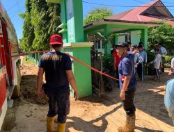 Damkar dan Siswa SMP N 29 Kurao Pagang Goro Bersihkan Sekolah