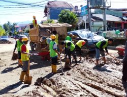 Pulihkan Kota, PUPR Padang Kerahkan Alat Berat dan Ratusan Petugas Manual di Titik Bencana