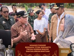 Wawako Padang Maigus Nasir Dampingi Titiek Soeharto Tinjau Korban Banjir di Kota Padang
