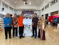 Taspen Kota Padang Serahkan 108 Paket Bantuan Sembako untuk Korban Bencana