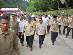 Presiden Prabowo Tinjau Langsung Jalan Nasional Putus di Lembah Anai Akibat Bencana
