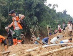 Di Balik Hujatan, Tim BNPB Berjuang Tanpa Henti Bantu Korban Bencana