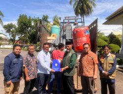 Gubernur Mahyeldi Terima Bantuan Mesin Penjernih Air dari UNDIP untuk Warga Terdampak Bencana