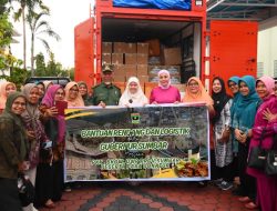 Gubernur Sumbar Bersama TP PKK, BKOW, DWP Kirim Rendang 2,5 Ton Untuk Sumatera