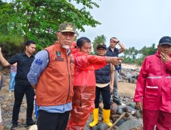 Gubernur Mahyeldi Tinjau Banjir Susulan Batu Busuak, Warga Diminta Kembali Mengungsi Demi Keselamatan
