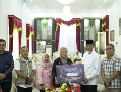 Gubernur Mahyeldi Terima Bantuan Rp87,5 Juta dari BGN untuk Korban Bencana di Sumbar