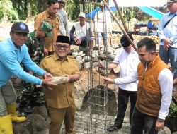 Bupati Pasbar Yulianto Letakan Batu Pertama Pembangunan Gerai Gudang Koperasi Desa Merah Putih