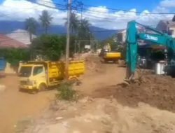 Pemko Padang Kerahkan 23 Unit Alat Berat dan Bersihkan 21 Titik Sendimen Pasca Banjir