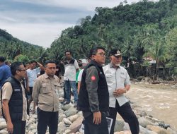 Tinjau Dampak Bencana di Pesisir Selatan, Gubernur Mahyeldi Tegaskan Pemerintah Hadir dan Dana Penanganan Siap