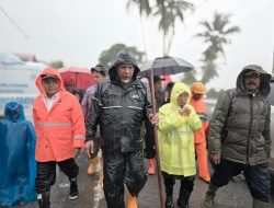 Gubernur Mahyeldi Tinjau Lokasi Terdampak Banjir Bandang Susulan di Nagari Maninjau, Kabupaten Agam